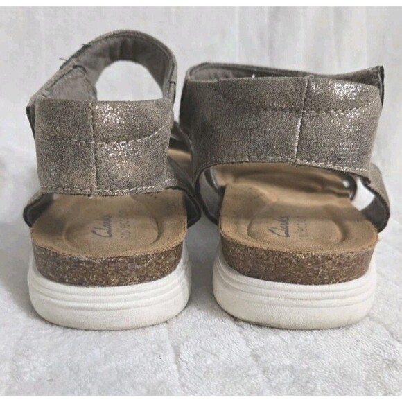 Women's Clarks April Dove Metallic Strappy Comfort sandals Summer‎ Vacation Sz7 - Picture 7 of 10
